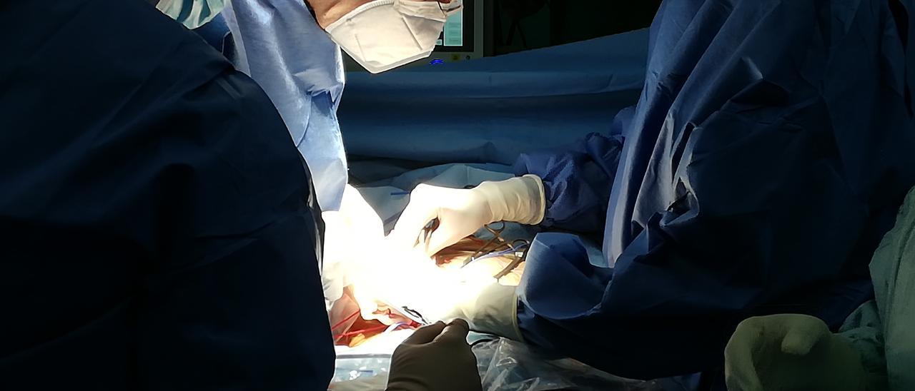 Trasplante renal de un paciente vivo en el Hospital Universitario de Canarias.