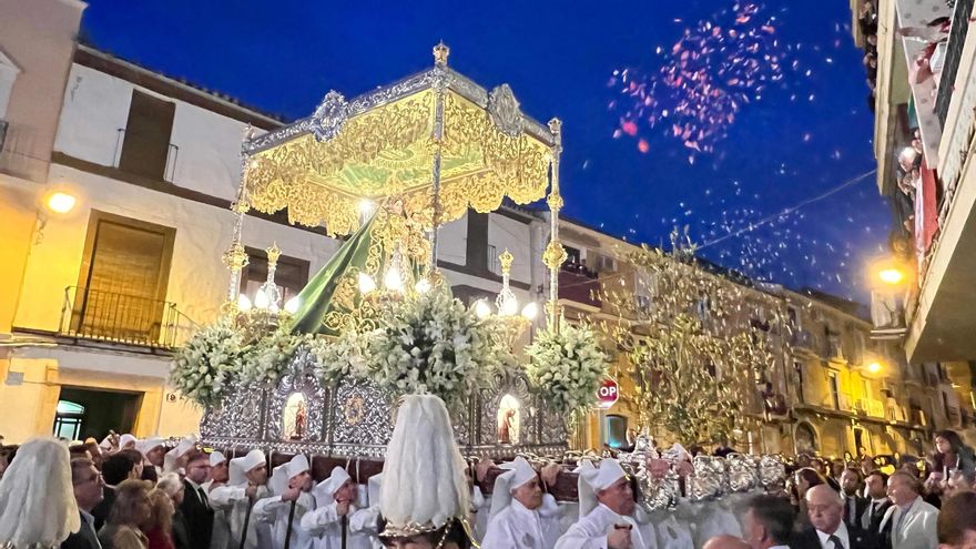 El Día de la Virgen culmina con la procesión las fiestas patronales de Lucena