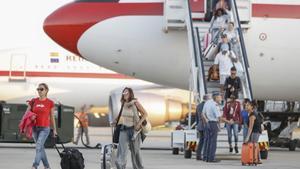 Arriba a Madrid l'avió amb els espanyols evacuats de Saint Martin per l'huracà 'Irma'
