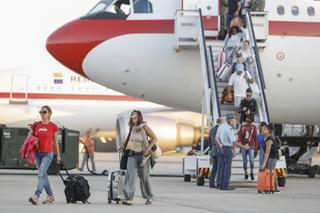Llega a Madrid el avión con los españoles evacuados de Saint Martin por el huracán Irma