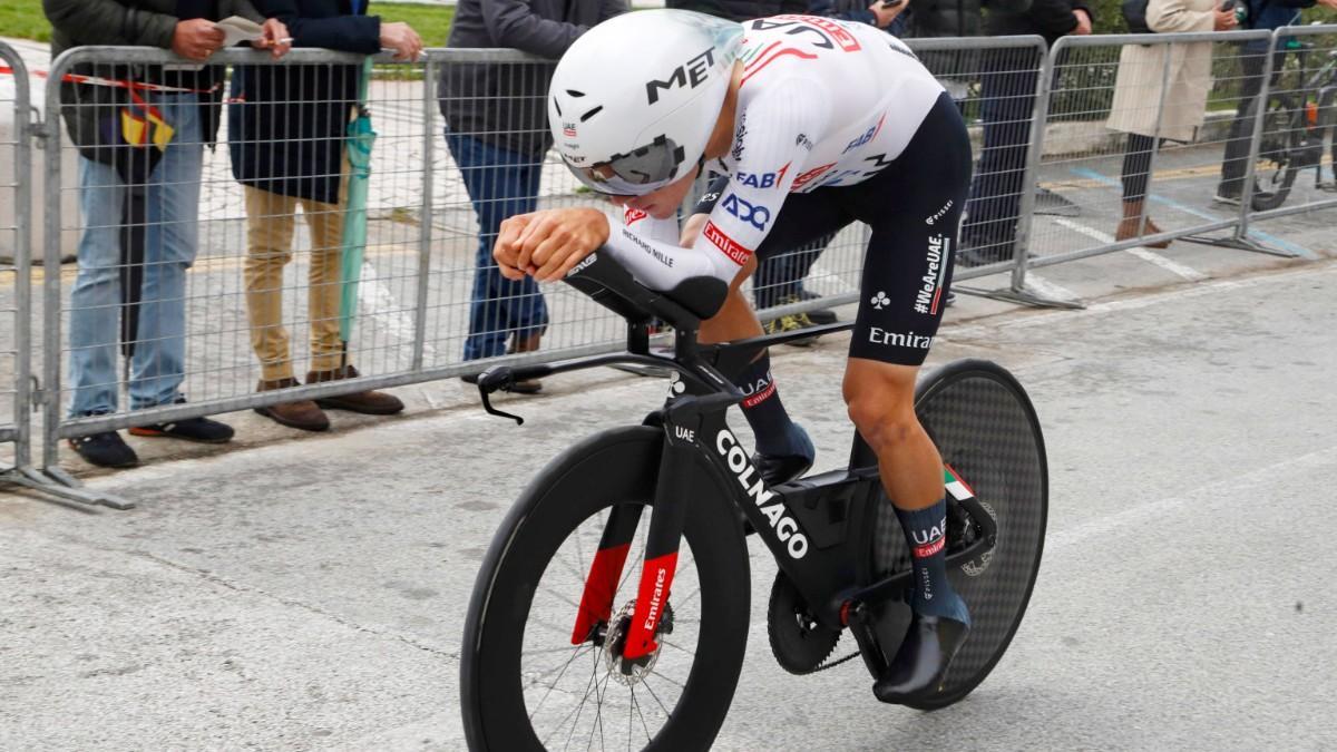 Ayuso gana la 'crono' individual de la Tirreno