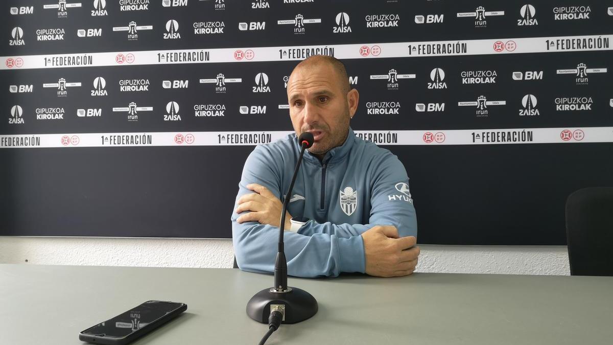 Tato García, en la rueda de prensa posterior al partido ante el Real Unión.