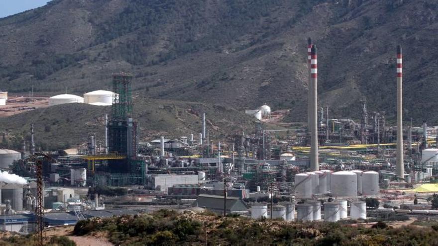 La buena marcha de Repsol permitirá mejorar la eficiencia de la refinería de Escombreras