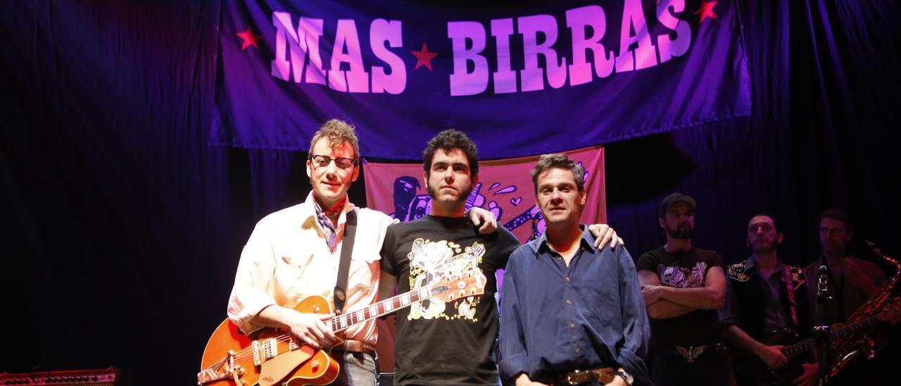 El realizador aragonés Javier Macipe (centro) junto a los actores Pepe Lorente y Marc Rodríguez en marzo de 2020, antes de que el covid paralizara el rodaje.