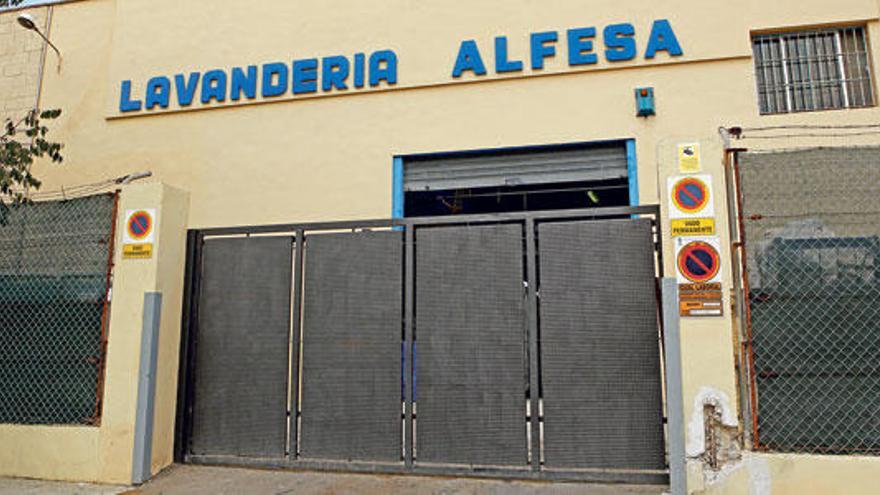 Lavandería del polígono Son Castelló desalojada ayer por un vertido de agua oxigenada.