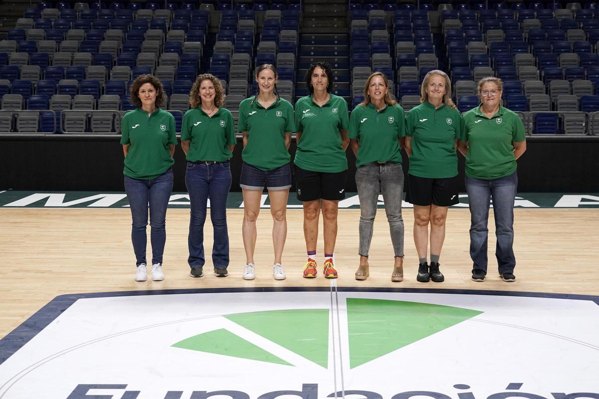 Representantes del Unicaja +50 femenino para el FIMBA.