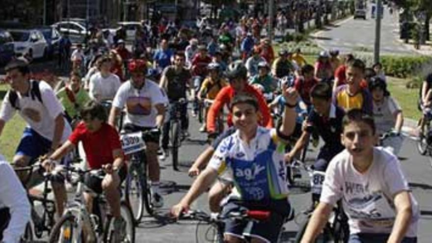Más de 5.000 personas se suben a la bici