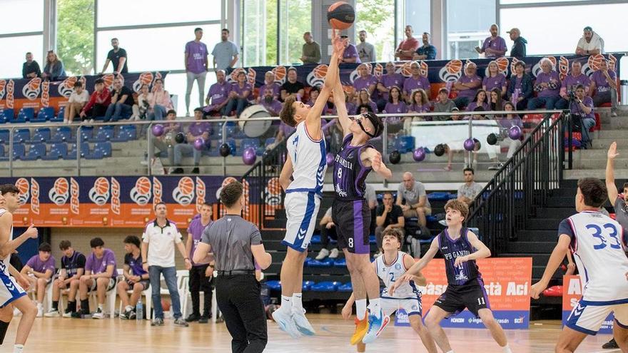 Imagen de un partido del cadete gandiense en la fase final autonómica