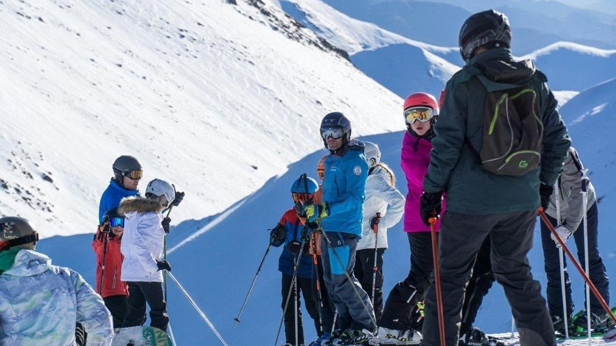 Actividades como el esquí o el snowboard requieren estar en una buena forma física.