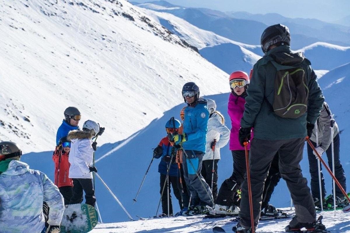 Actividades como el esquí o el snowboard requieren estar en una buena forma física.