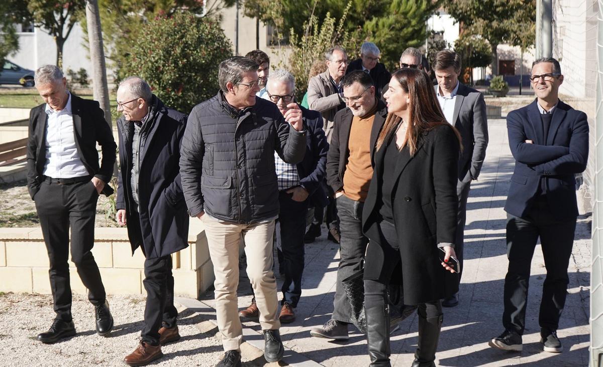El alcalde de Ontinyent, Jorge Rodríguez, en una visita a la zona donde se proyecta el hospital de veterinaria.