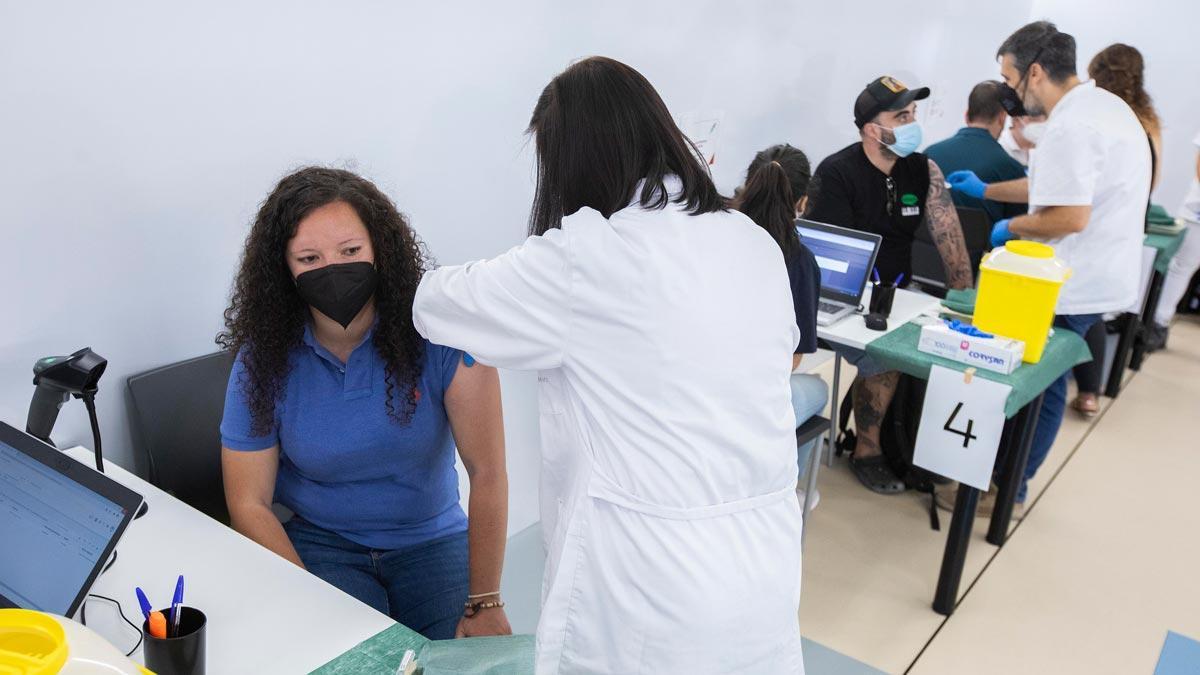 La covid segueix a l’alça a Catalunya mentre es debaten noves normes per a l’oci