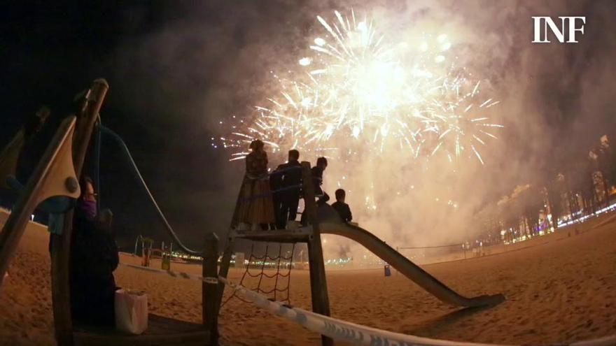 Un castillo de fuegos artificiales cierra las fiestas de Benidorm