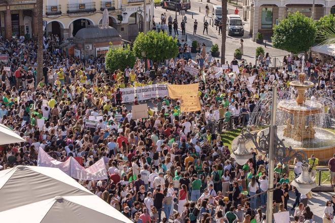 Manifestación en Mérida de los docentes extremeños por la homologación salarial