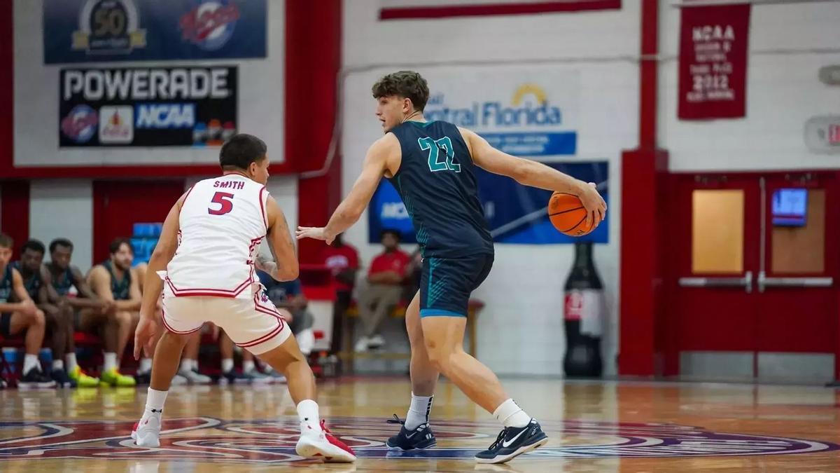 Miquel Llompart, que quiere cambiar de universidad, durante un partido de los Eckerd Tritons