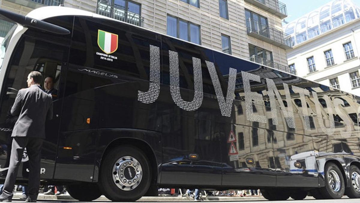 El autocar de la Juventus fue atacado