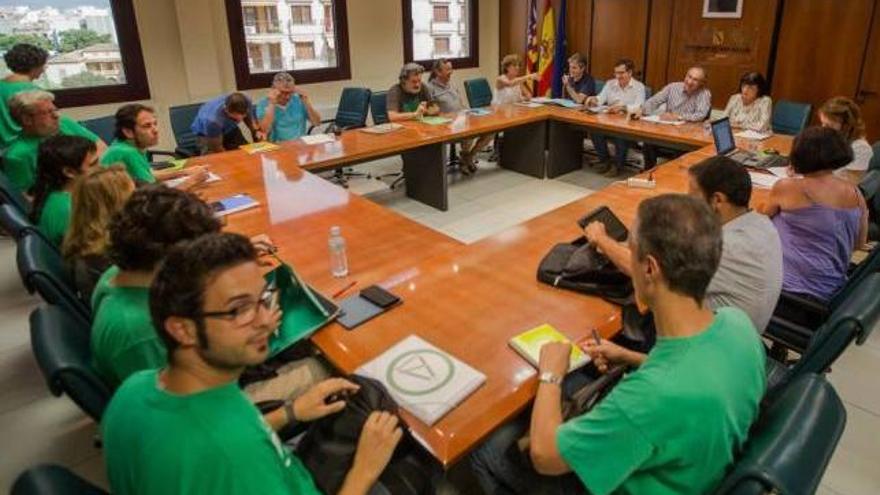 La Assemblea y sindicatos reunidos con Educación.