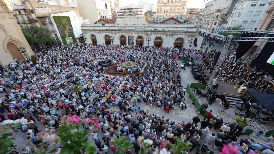 Castelló se vuelca en el último concierto de Els Llauradors
