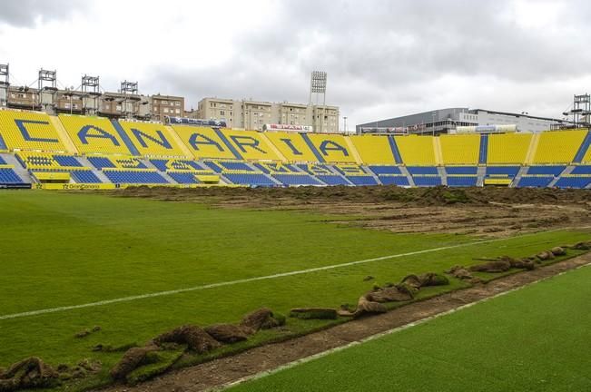 PREPARANDO EL CESPED PARA LA PROXIMA TEMPORADA