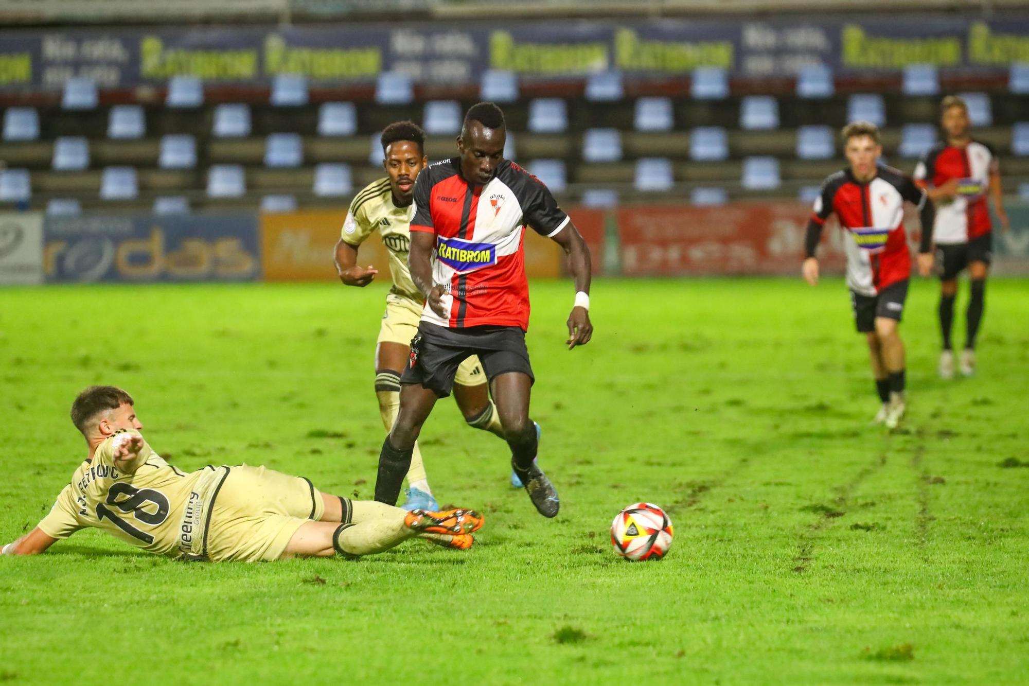 El Arosa disfruta de un día histórico en A Lomba ante un Primera División