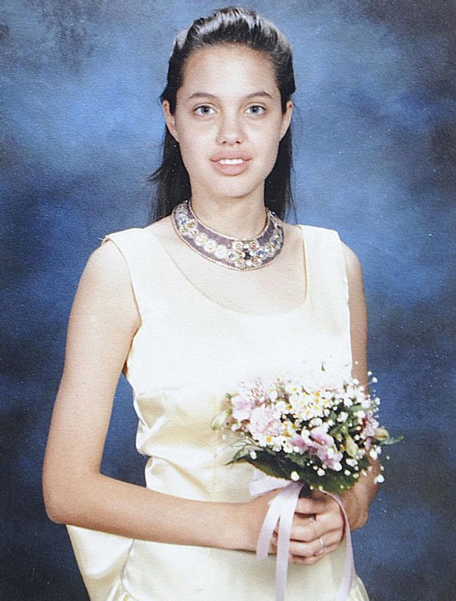 Celebrities en el día de su graduación: Angelina Jolie
