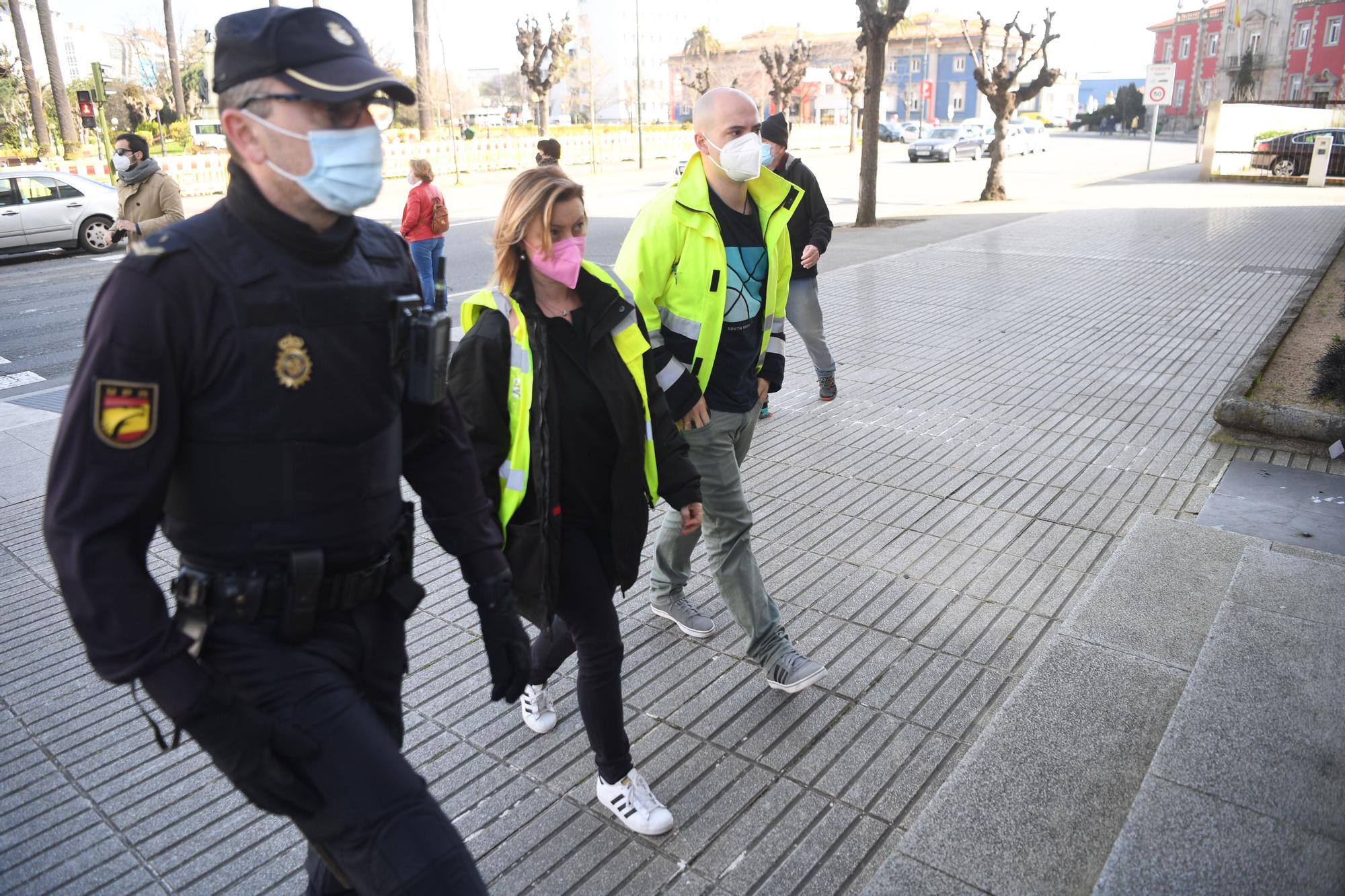 Trabajadores de Ence y transportistas se movilizan en A Coruña para exigir garantías de empleo