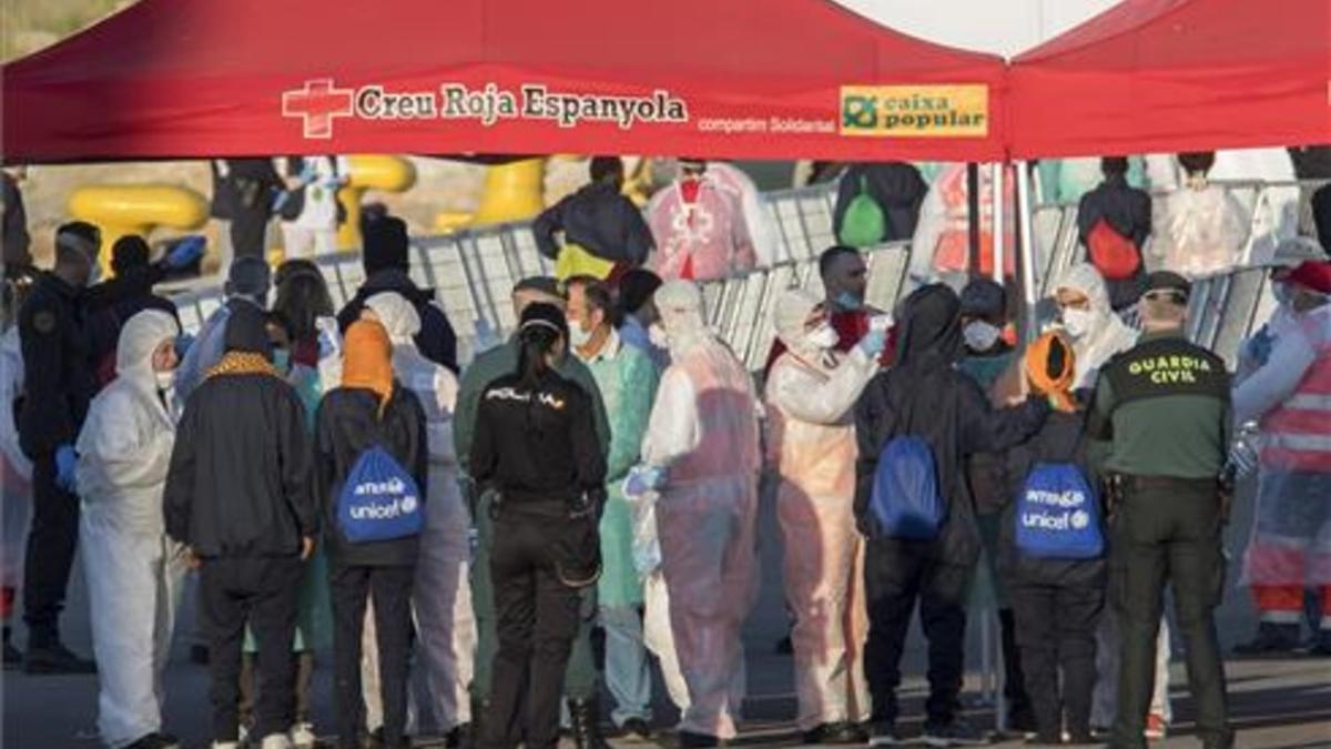 Una carpa de la Cruz Roja