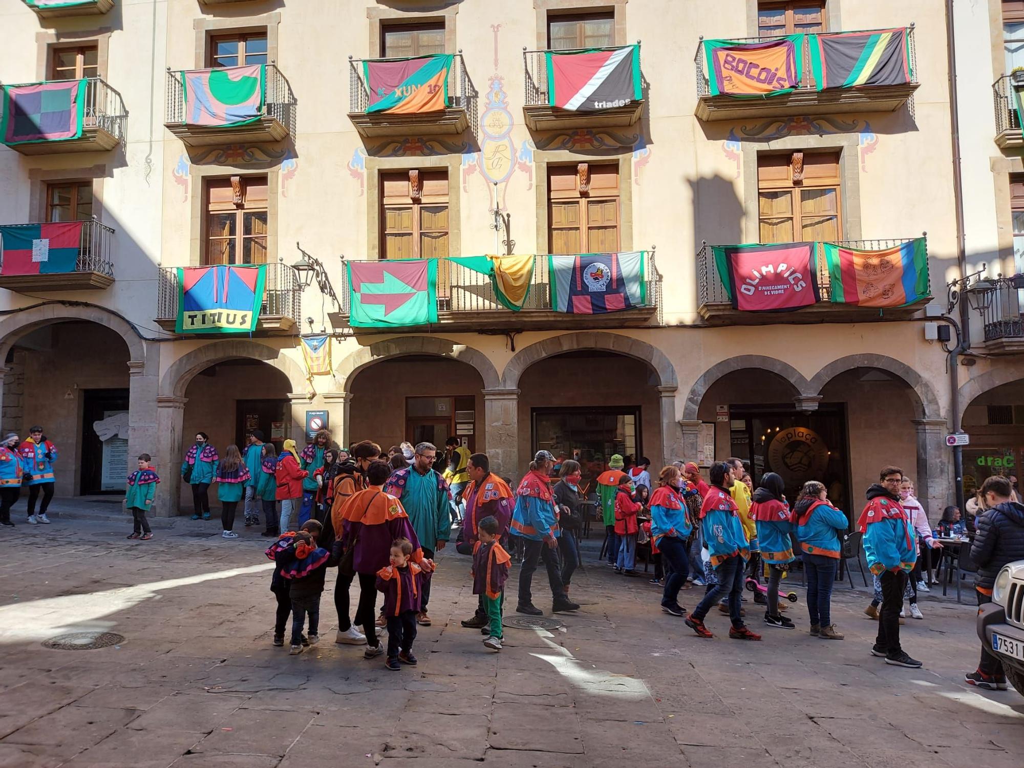 Solsona penja les enramades i ja respira carnaval