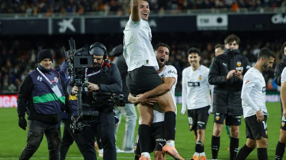 Hugo Duro y Luis Rioja celebrando la victoria ante el Levante UD