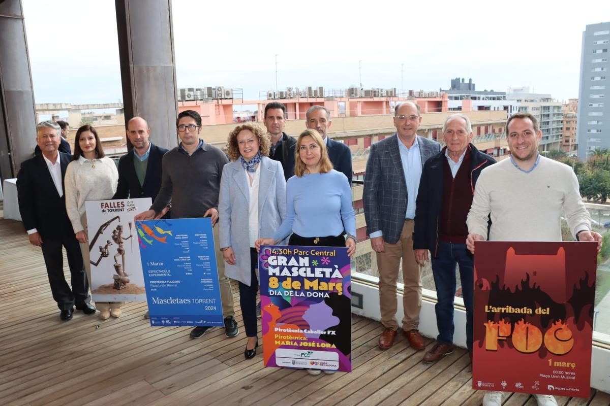 Presentación de los carteles falleros esta mañana en Torrent