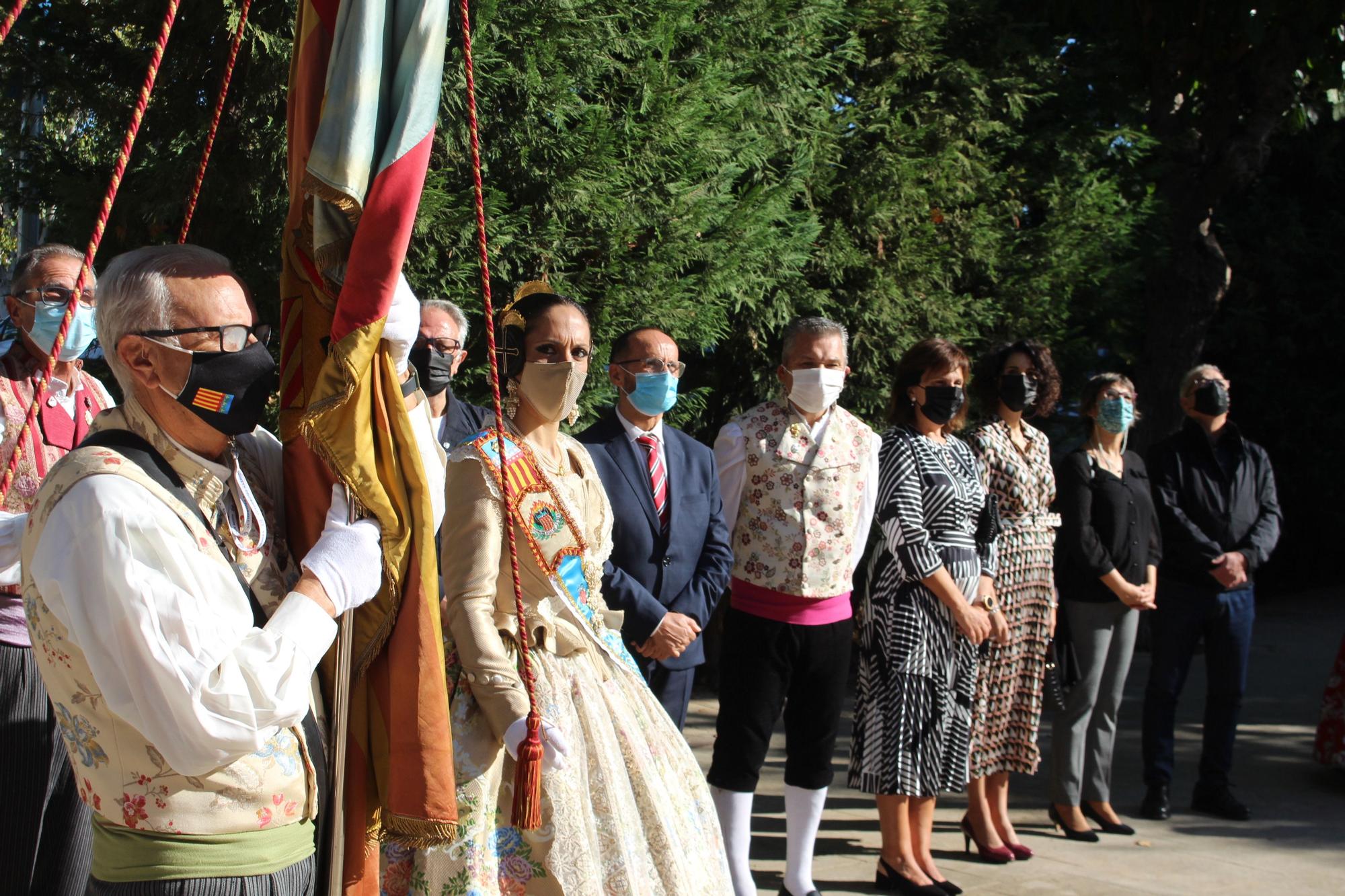 Carmen, Nerea y las cortes acompañan a las fallas de Quart y Xirivella en la procesión de la Senyera