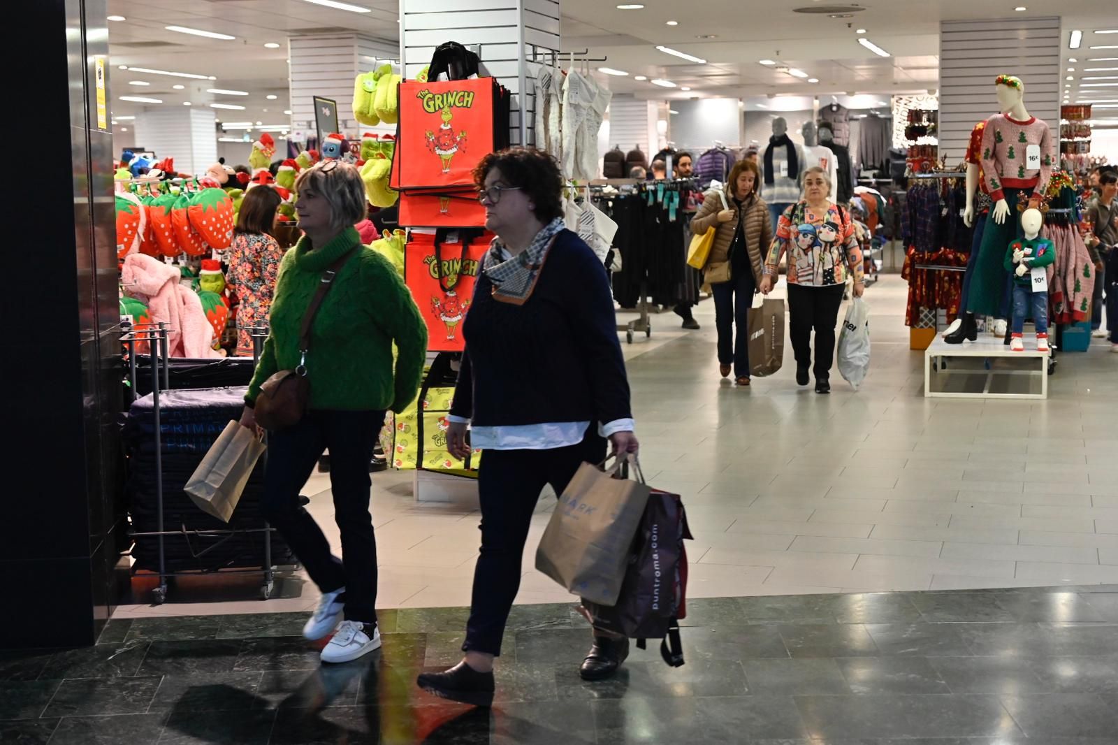 Castellón disfruta de un festivo de compras navideñas