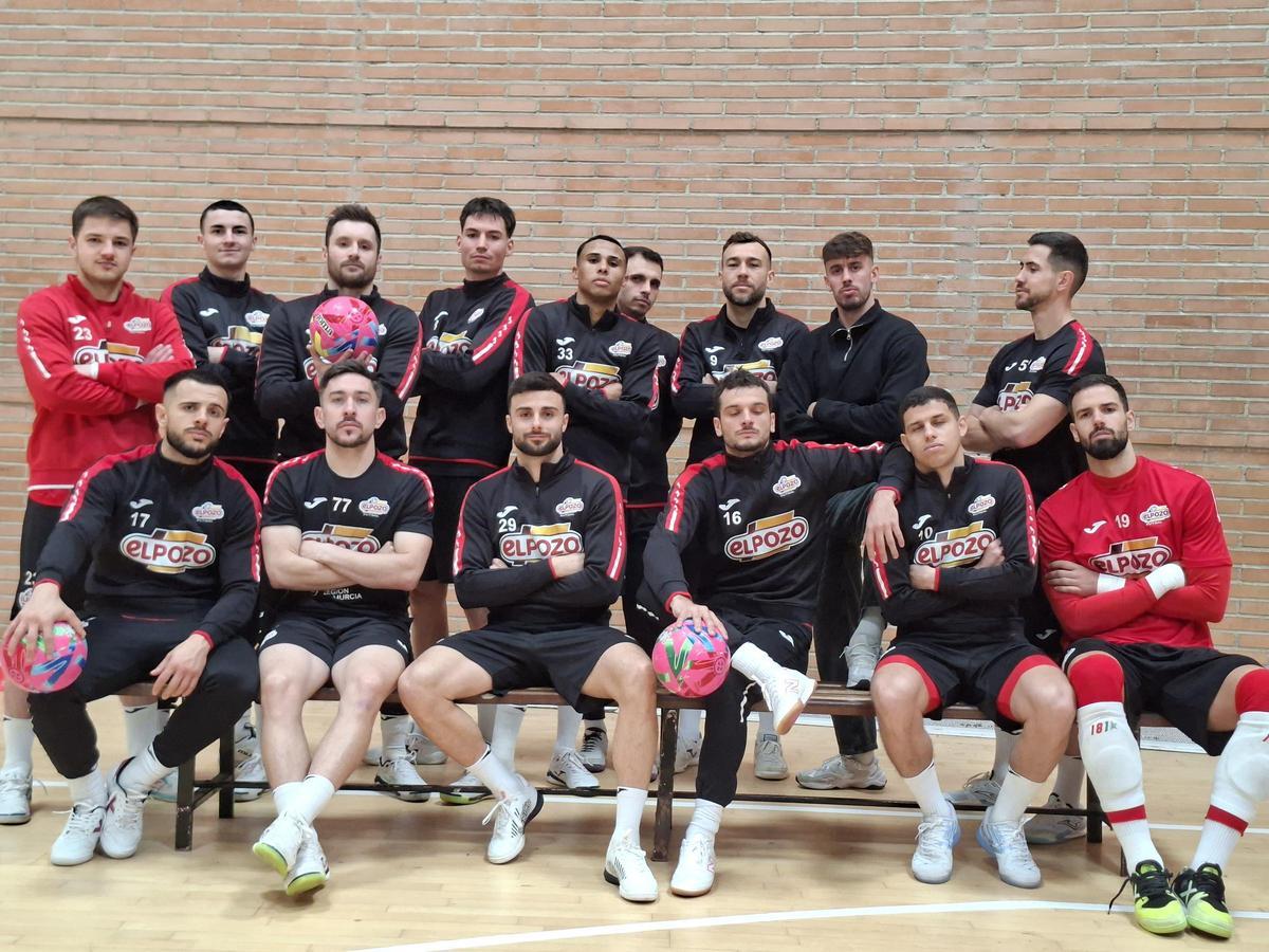 La plantilla de ElPozo Murcia posa en el Media Day del club
