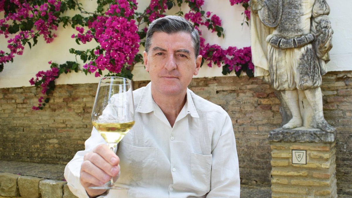 Santiago Padilla, presidente de la Hermandad Matriz de Nuestra Señora del Rocío de Almonte, en las instalaciones de Bodegas Salado en Umbrete (Sevilla)