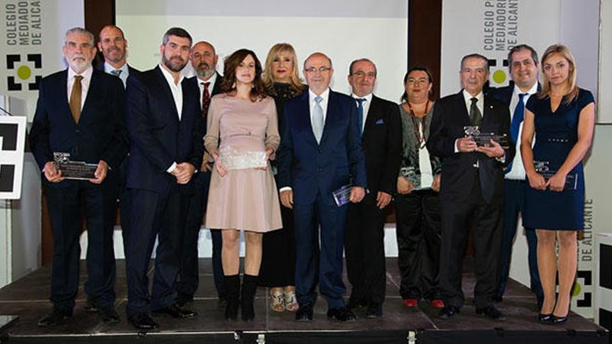 Entrega de placas conmemorativas a la Junta de Gobierno del Colegio de Alicante.