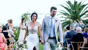 El nadador estadounidense Michael Phelps y su esposa Nicole Johnsonhan, el día de su boda.