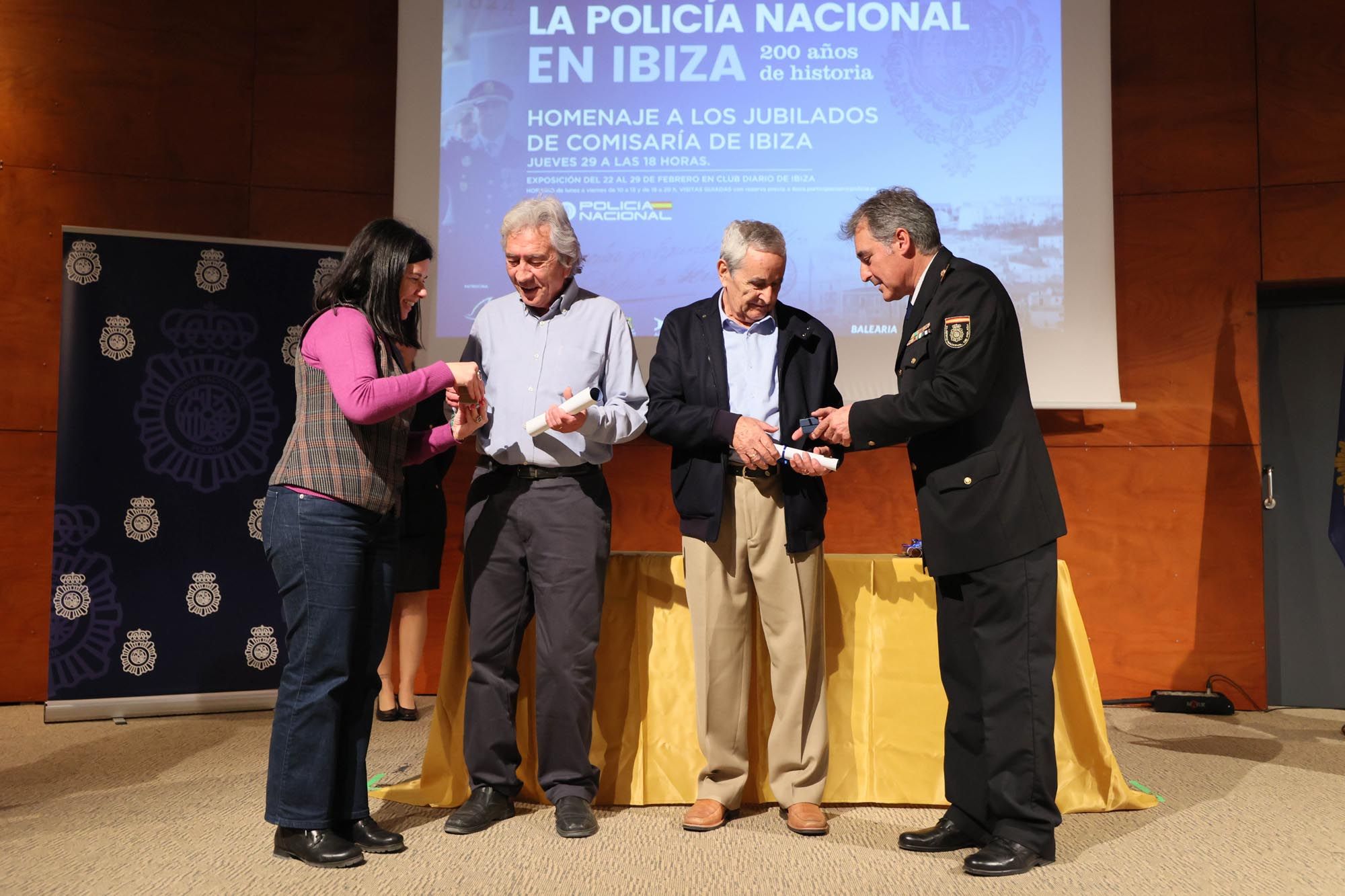 Homenaje de la Policía Nacional de Ibiza a sus jubilados