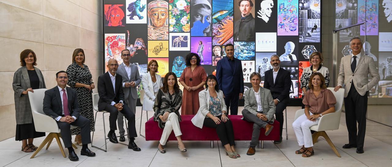 Foto de familia de los responsables de la red de Caixaforum en la presentación de la temporada.