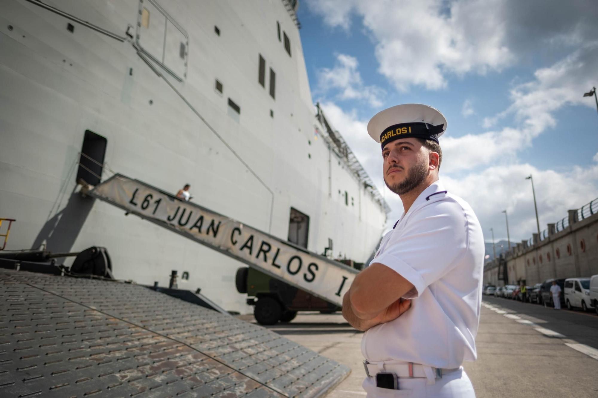 Visita al buque de guerra 'Juan Carlos I'