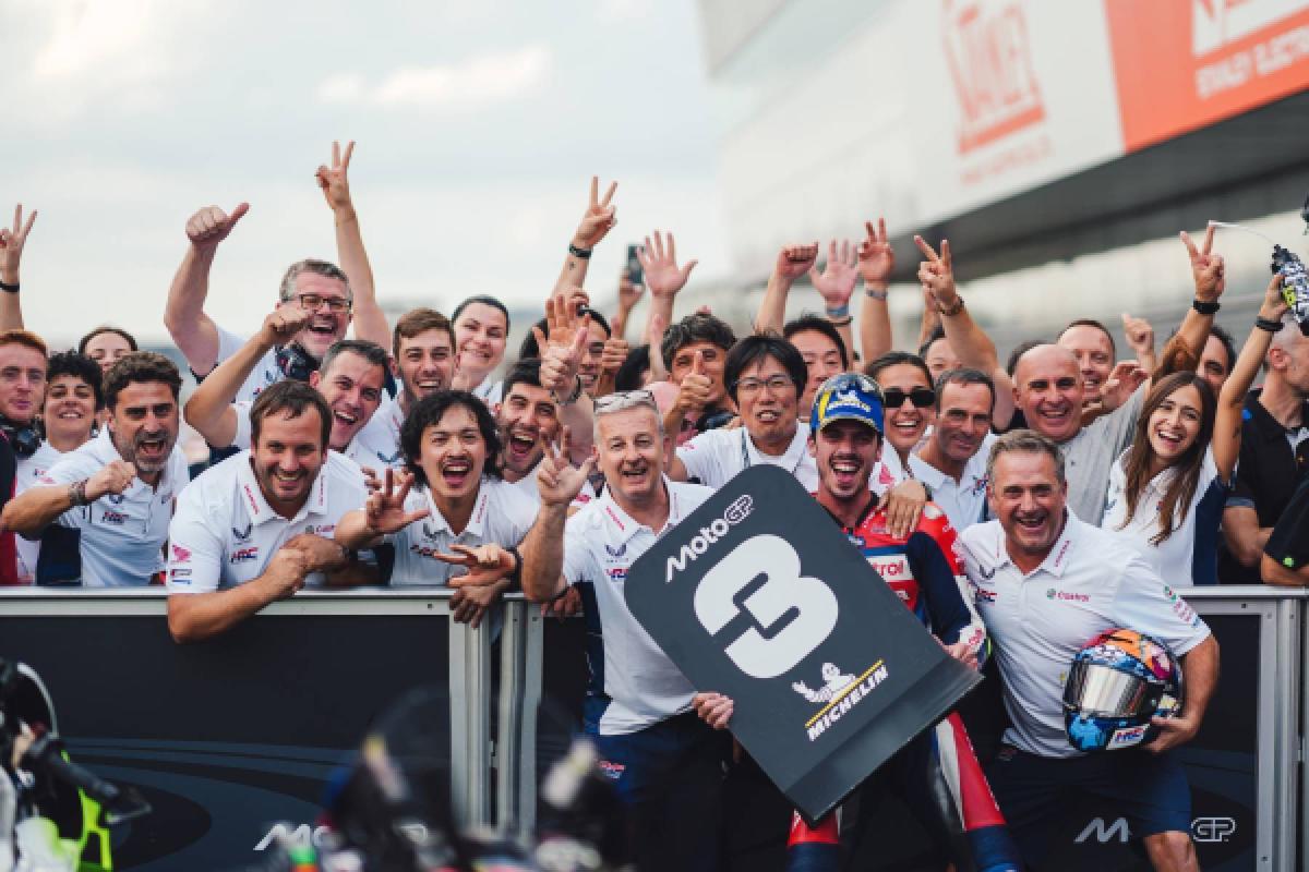 Honda celebrando el podio de Joan Mir en Japón, el pasado año