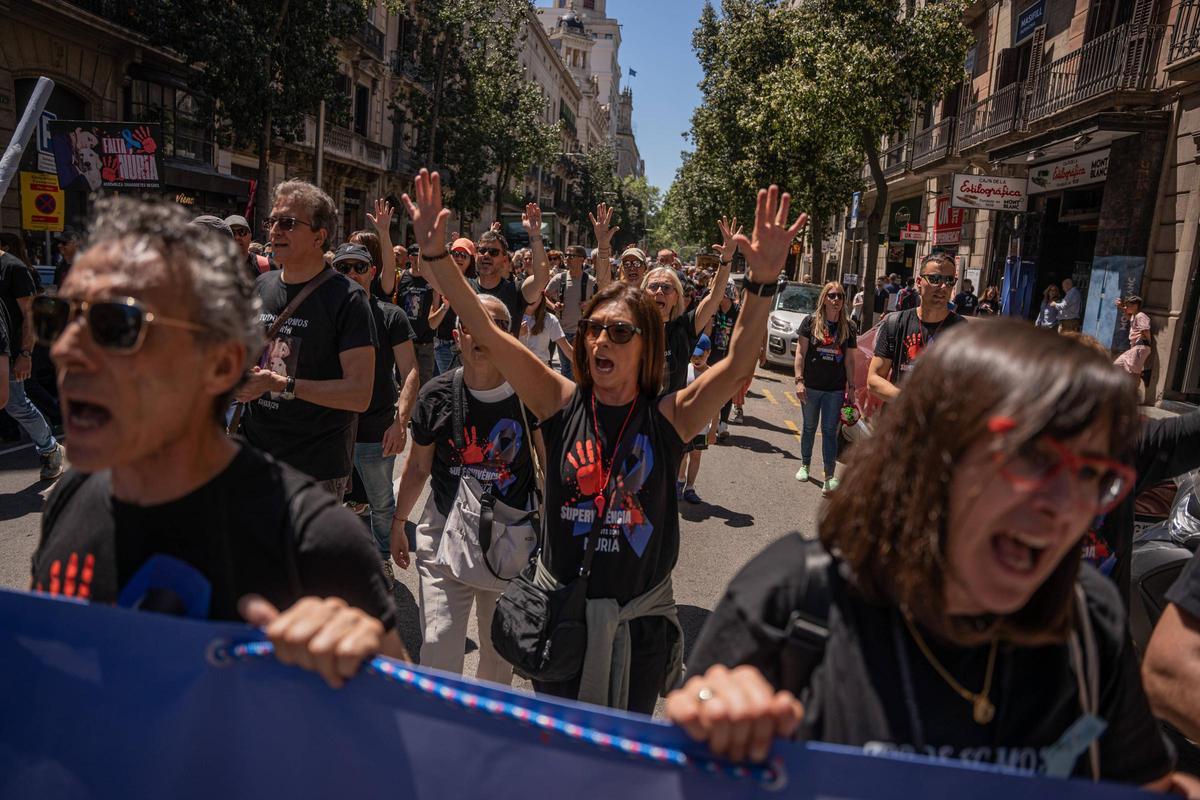 Trabajadores de prisiones se manifiestan en Barcelona para tener mayor seguridad.