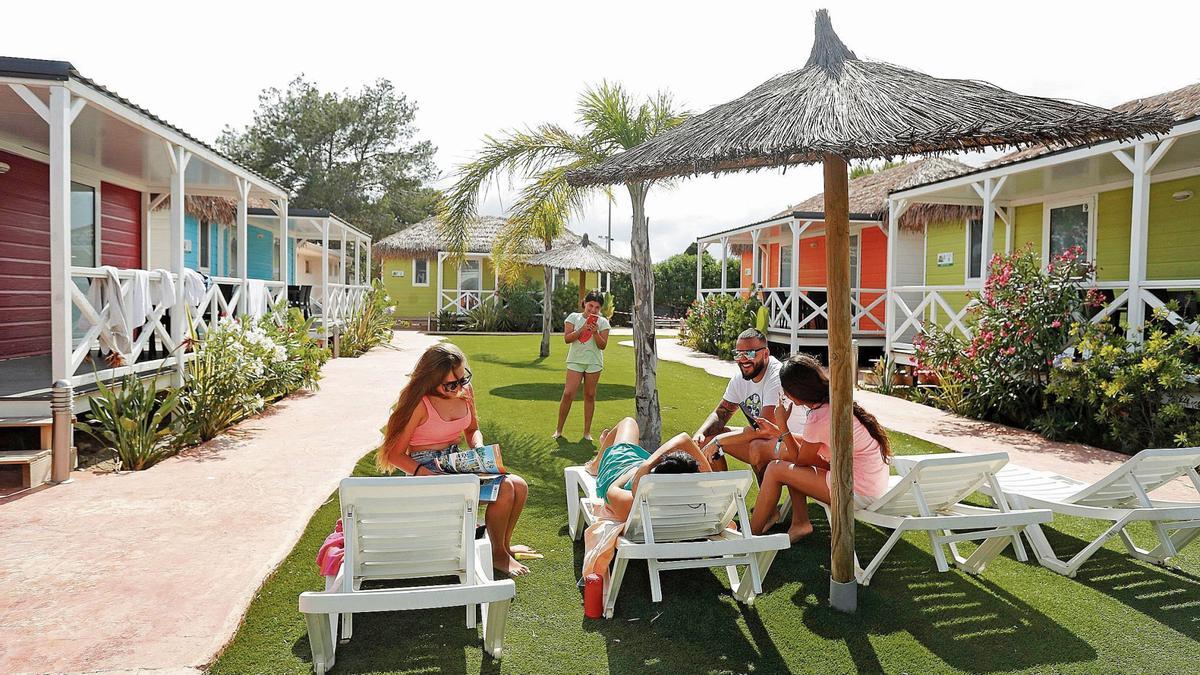 Instalaciones de la zona de bungalows de un camping valenciano