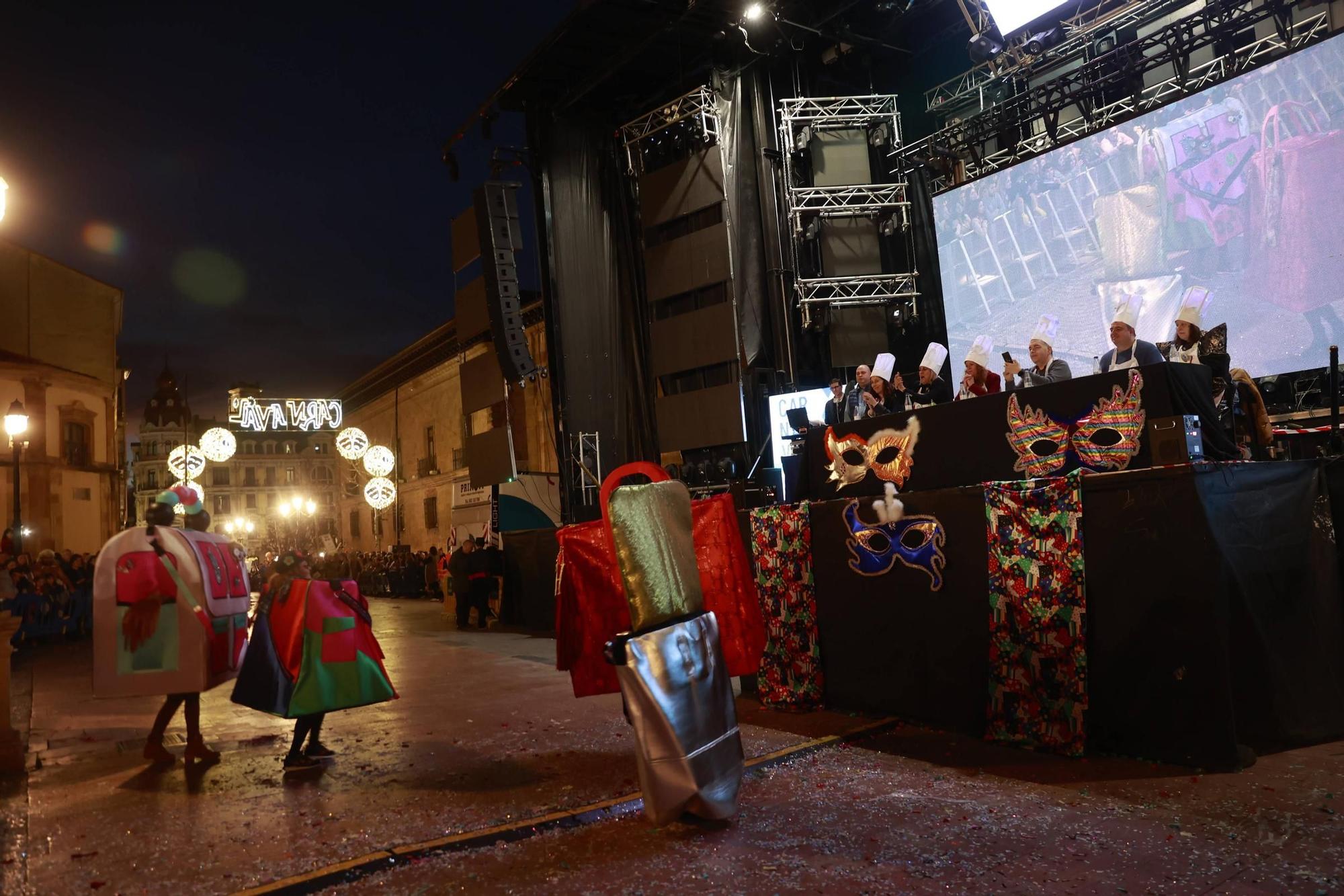EN IMÁGENES: El Carnaval llena de color y alegría las calles de Oviedo