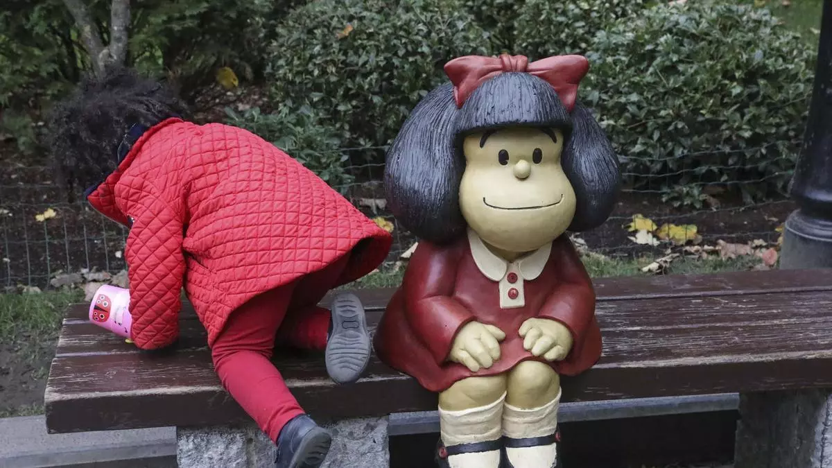 Oviedo, un paseo entre esculturas con historia: conoce los secretos de algunas de las figuras más representativas de la ciudad