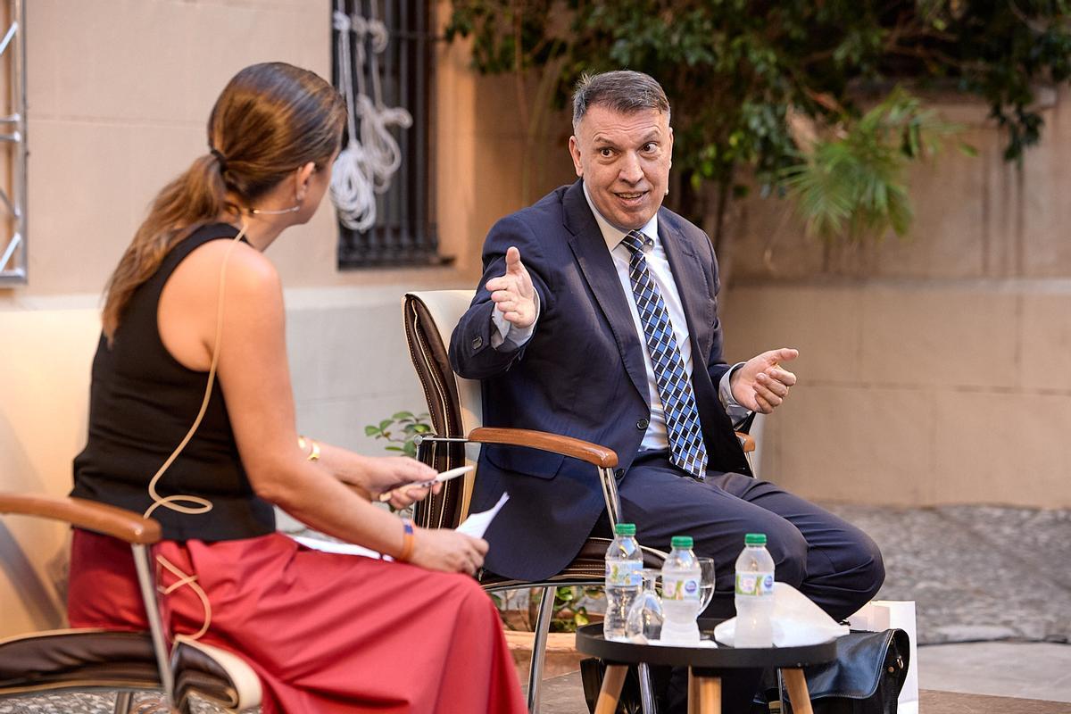 Charla con la periodista Puri Naya.