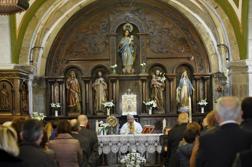 Misa y procesión de El Encuentro en Campomanes