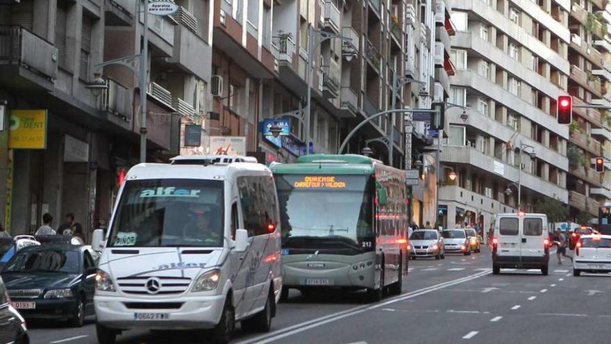 La implantación del transporte metropolitano supondrá la penetración de buses procedentes de otros concellos en la ciudad. // Jesús Regal