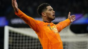 Real Madrids Jude Bellingham celebrates after scoring his sides third goal during the Champions League playoff first leg soccer match between Manchester City and Real Madrid at the Etihad Stadium in Manchester, England, Tuesday, Feb. 11, 2025. (AP Photo/Dave Thompson). EDITORIAL USE ONLY/ONLY ITALY AND SPAIN