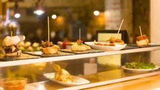 La calle con los mejores pintxos de España, tiene 300 metros de longitud, 50 bares, y no está en San Sebastián