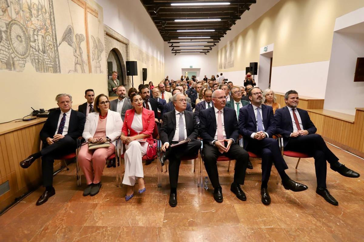 Autoridades presentes en la entrega del premio Pyme del Año.